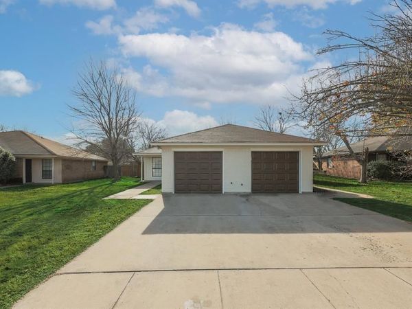 1817 San Rafael Street , Fort Worth, TX 76134
