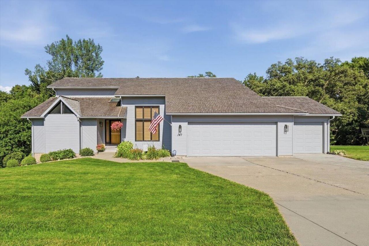 147 Charles Park Drive, Council Bluffs, IA 51503 Main Photo