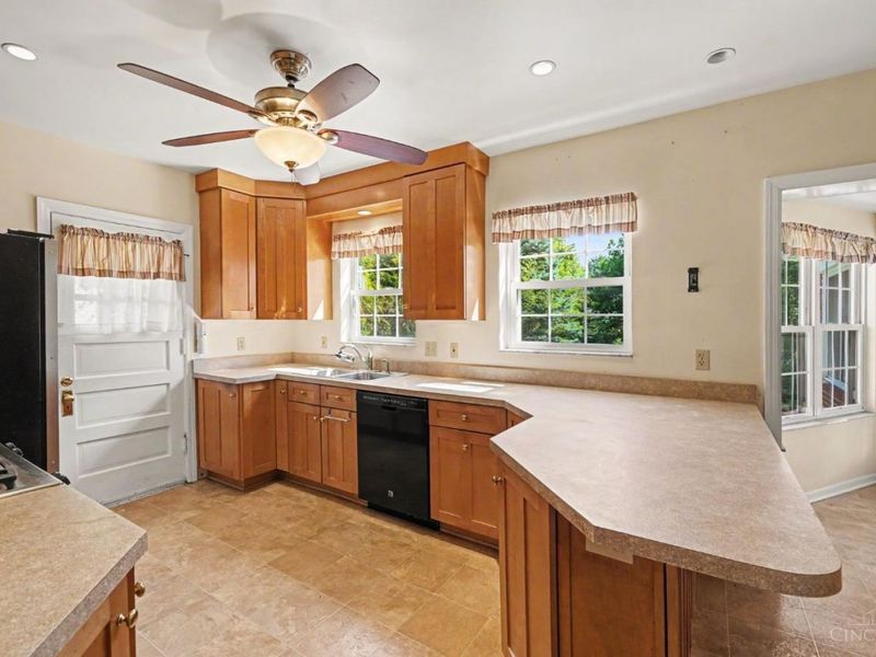 4632 Glenway Ave, Cincinnati, OH 45238 Photo 6