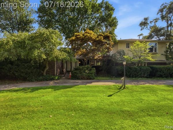 2726 Bay Drive, West Bloomfield Twp, MI 48324