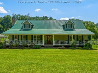 4461 Charleys Creek Road, Culloden, WV 25510