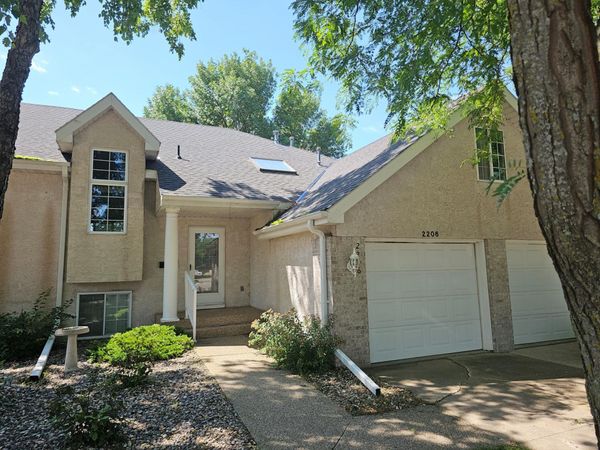 2206 10th Avenue SE, Willmar, MN 56201