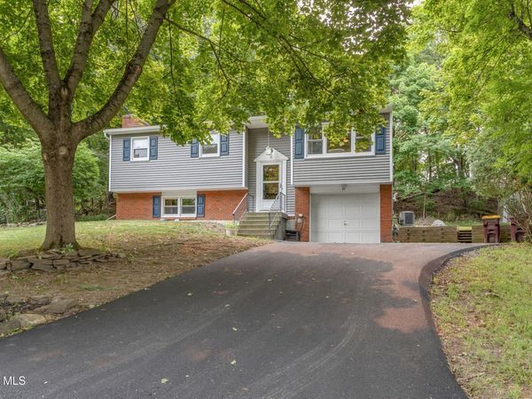 19 Chinquapin Avenue, East Greenbush, NY 12061