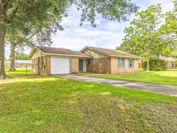 4886 Andrea Ln, Pace, FL 32571
