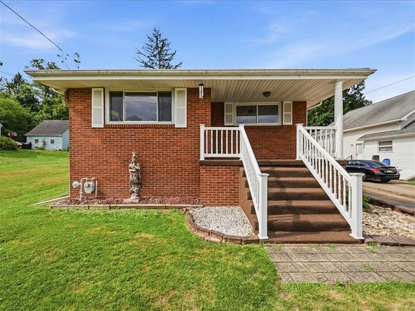 606 Golf Course Rd, Aliquippa, PA 15001