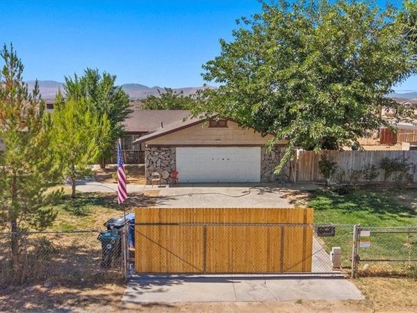 22935 Standing Rock, Apple Valley, CA 92307