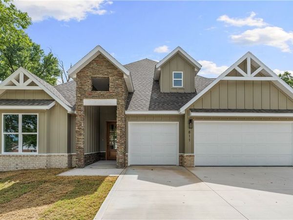 811 N Mount Olive , Siloam Springs, AR 72761