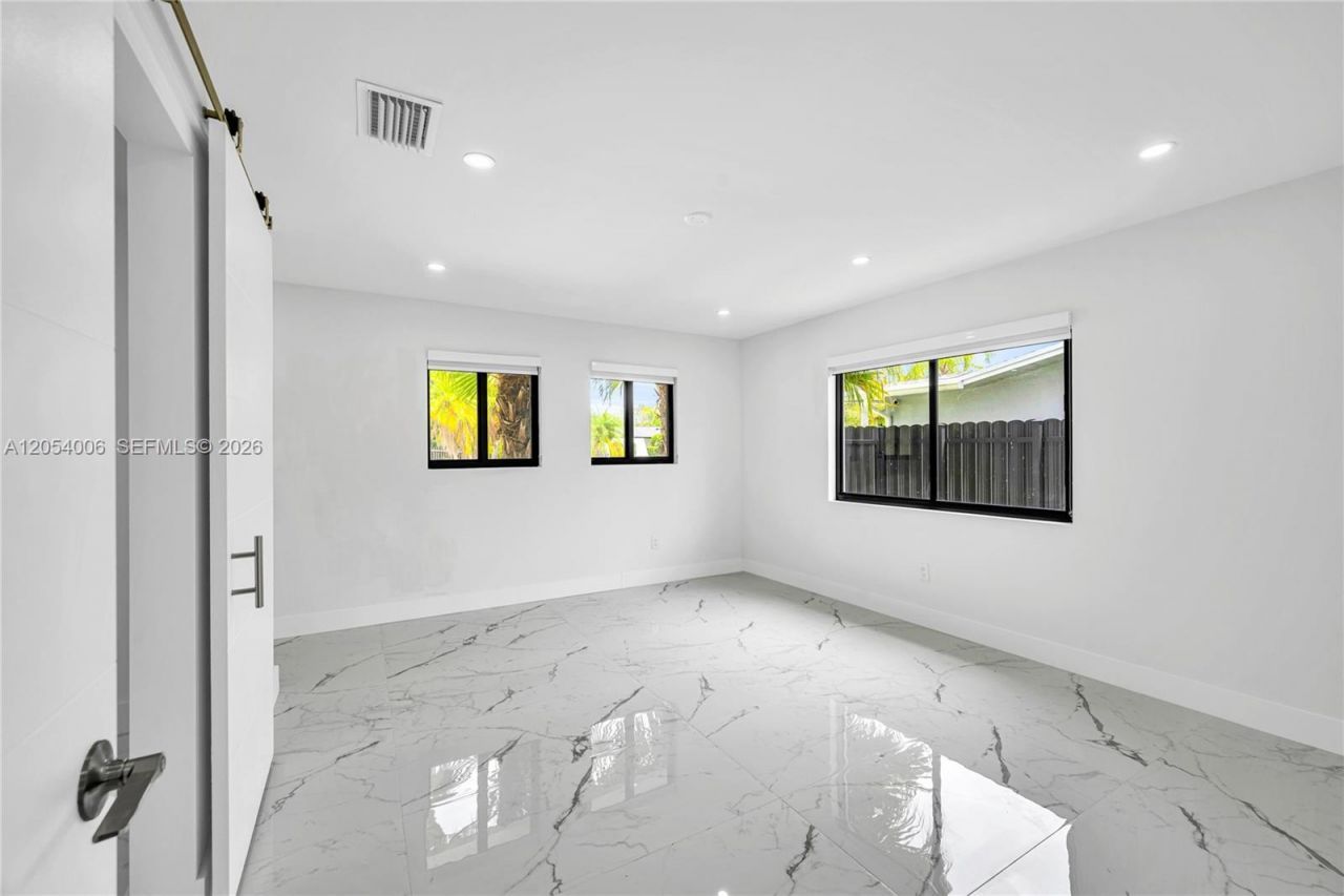 9320 SW 167th St, Palmetto Bay, FL 33157 Photo