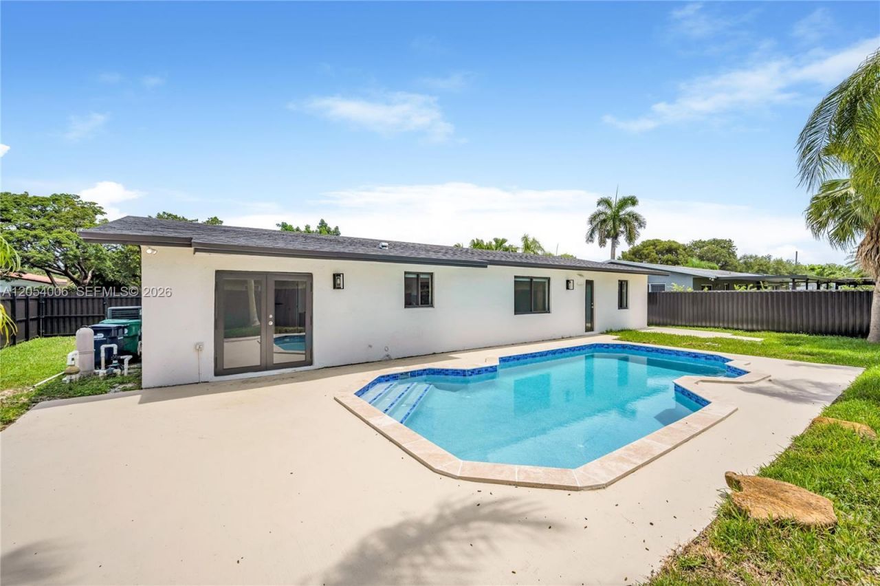 9320 SW 167th St, Palmetto Bay, FL 33157 Photo