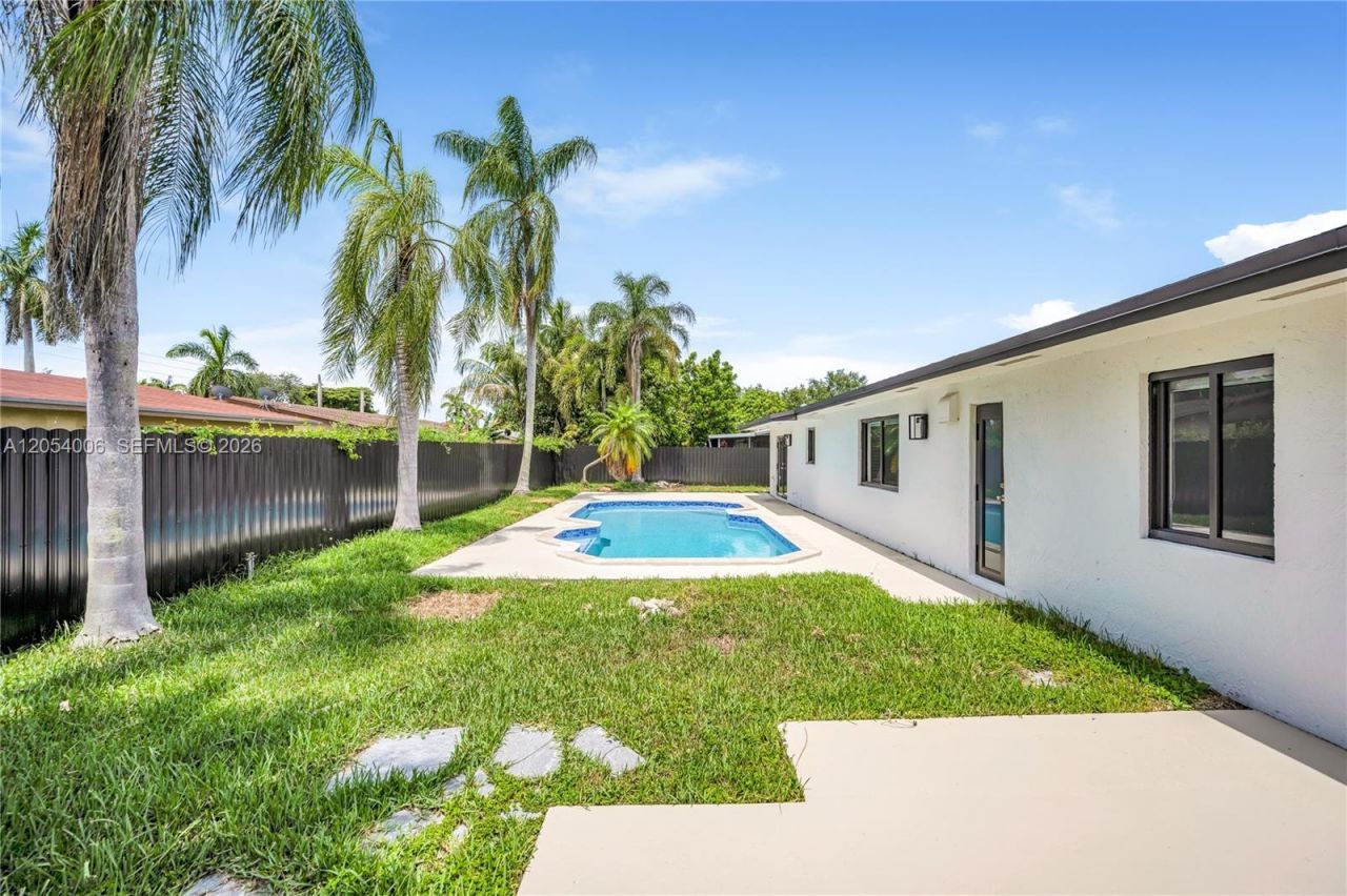 9320 SW 167th St, Palmetto Bay, FL 33157 Photo
