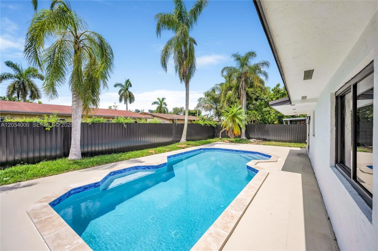 9320 SW 167th St, Palmetto Bay, FL 33157 Photo