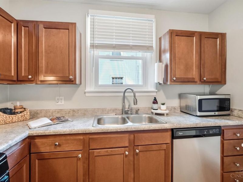 5709 Doerger Lane, Cincinnati, OH 45212 Photo 12