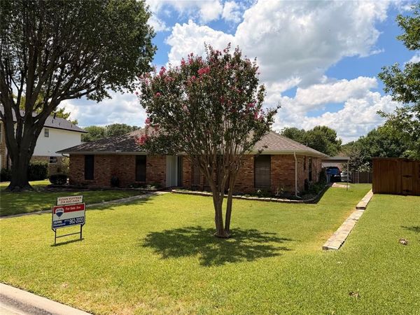 910 Village Green Drive , Rockwall, TX 75087