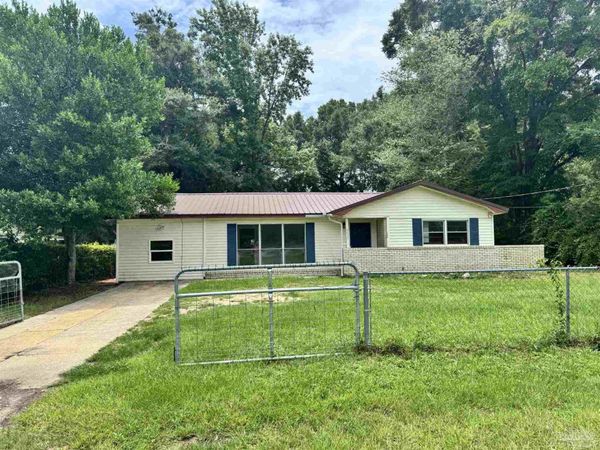 6437 Magnolia St, Milton, FL 32570