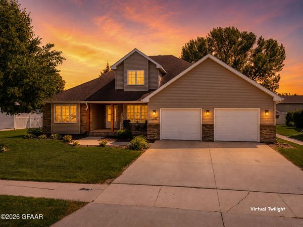 597 49TH Avenue S, Grand Forks, ND 58201