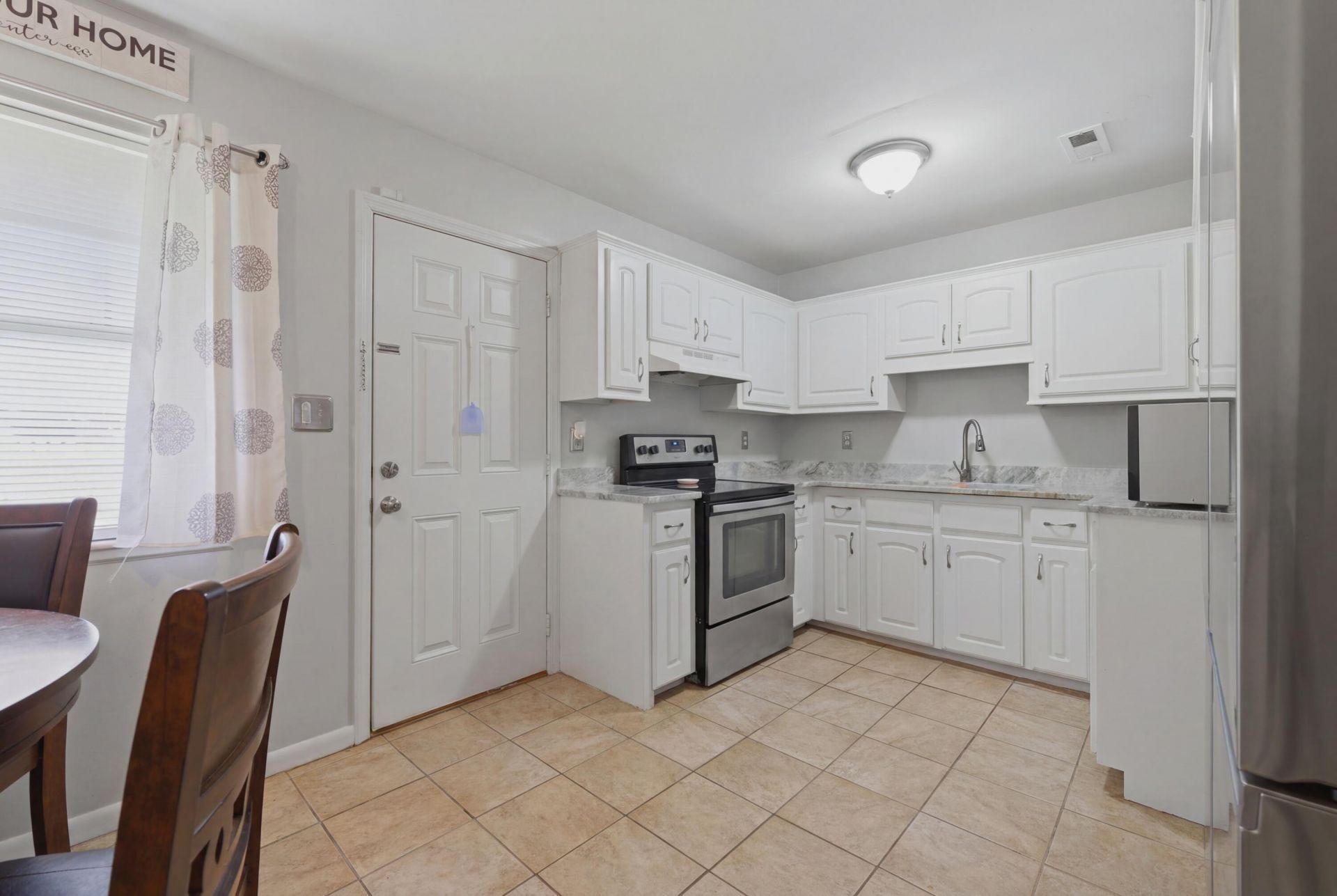 7914 Ebony Court Photo 6