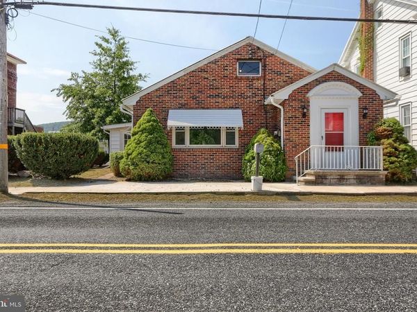 625 E MAIN STREET , HEGINS, PA 17938