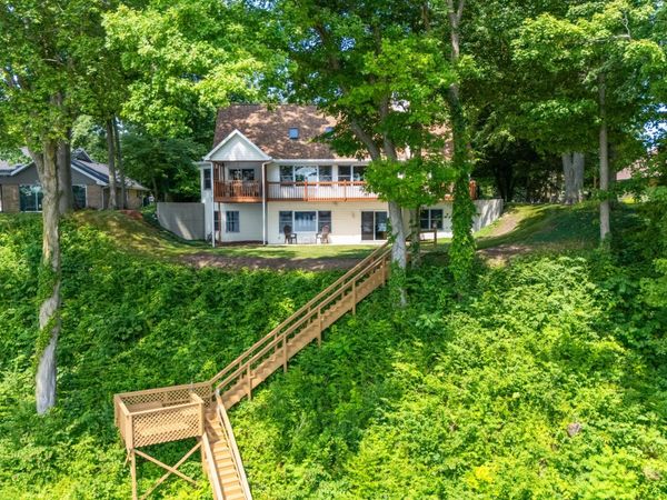 9895 Lakeview Drive, Berrien Springs, MI 49103