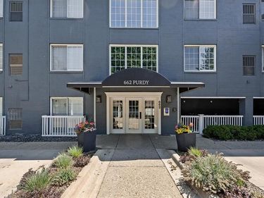 662 Purdy Street, Birmingham, MI 48009