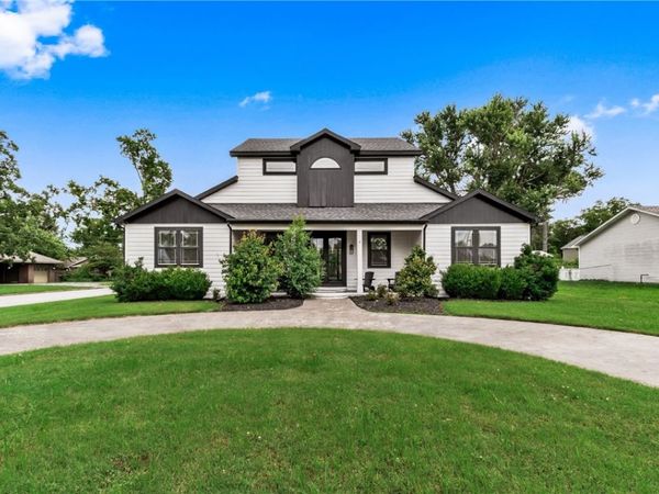 212 NW G Street , Bentonville, AR 72712