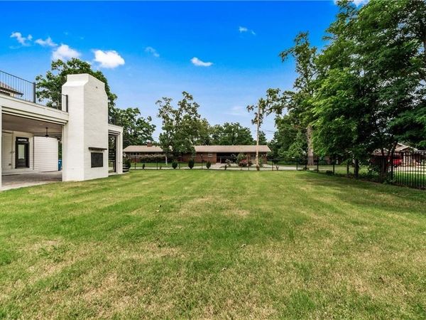 212 NW G Street , Bentonville, AR 72712