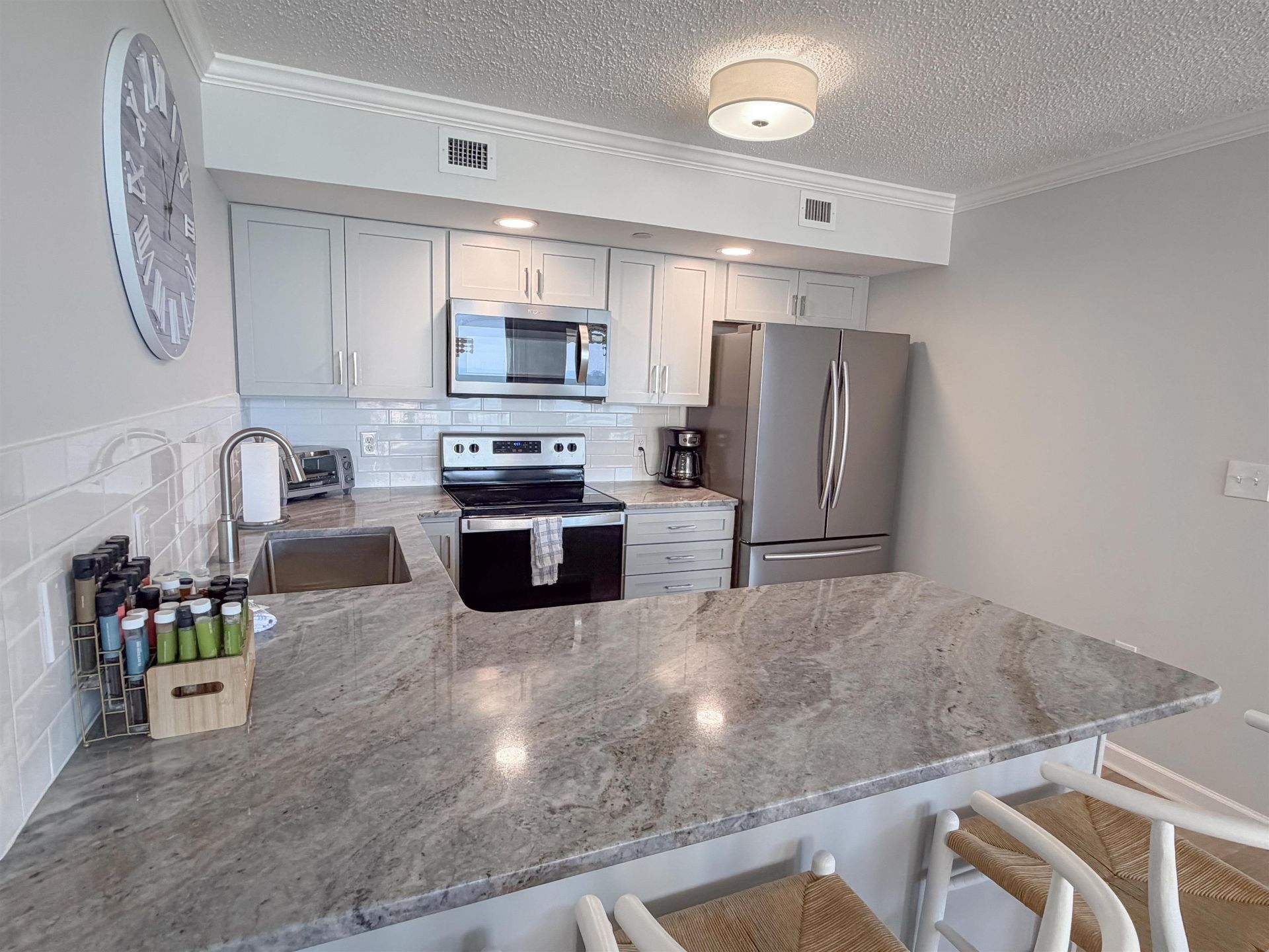 8560 Queensway Blvd. Photo 14