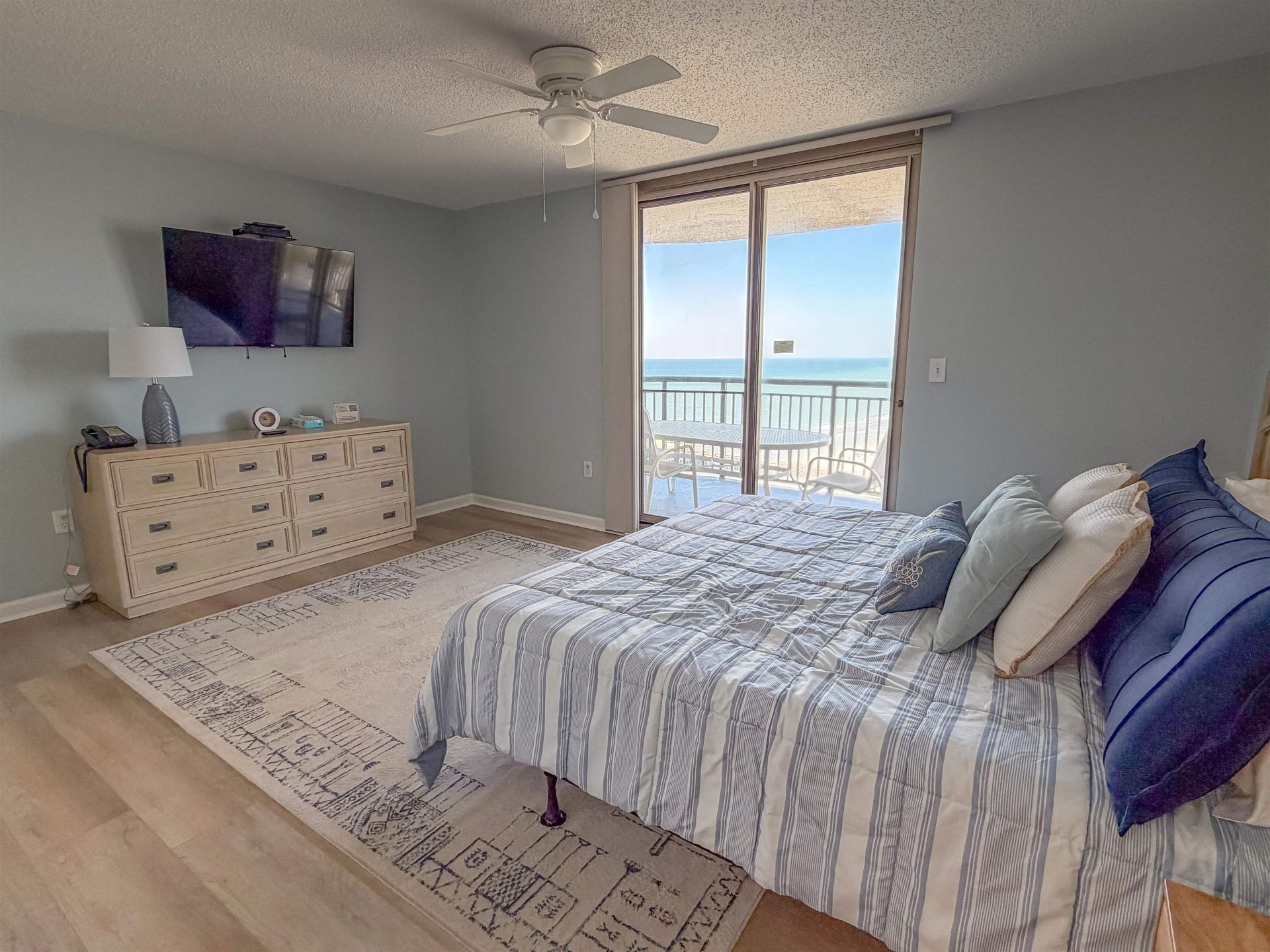 8560 Queensway Blvd. Photo 17