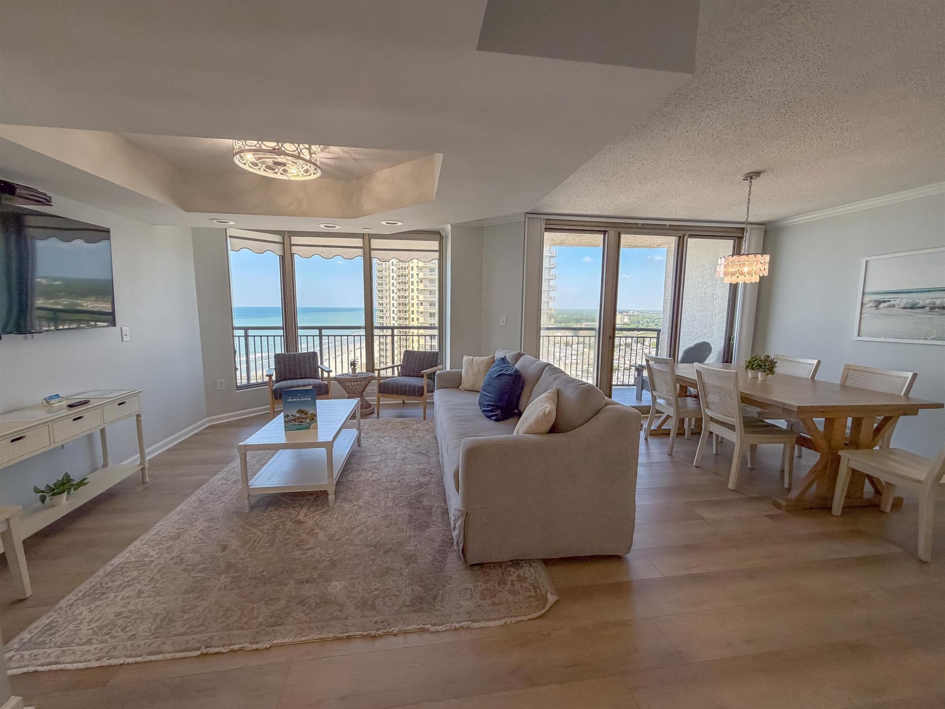 8560 Queensway Blvd. Photo 6