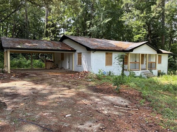 2386 Young Road , Stone Mountain, GA 30088