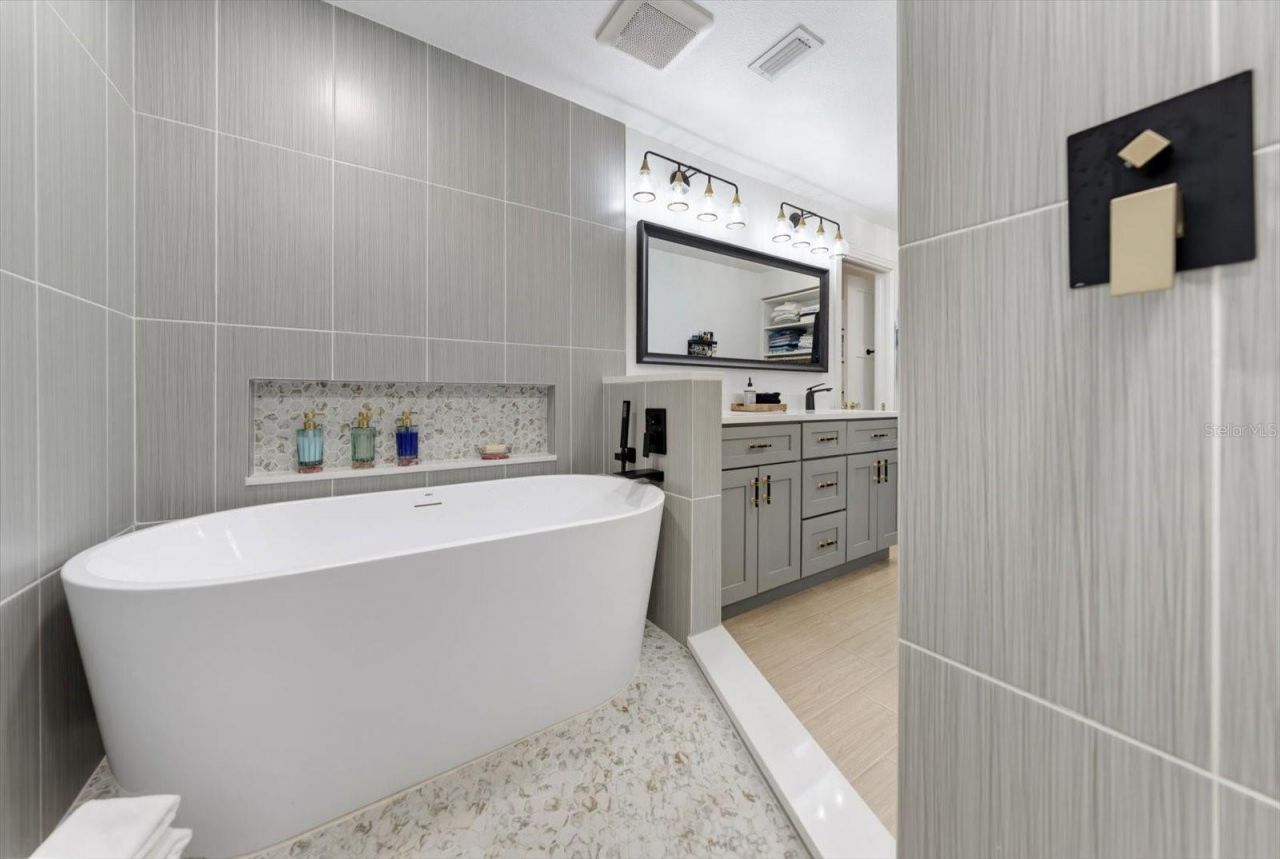 407 Harbor View Lane, Largo, FL 33770 Photo