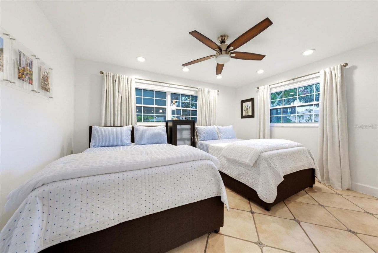 407 Harbor View Lane, Largo, FL 33770 Photo