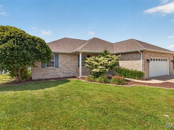 70 Bridgewater Lane , Highland, IL 62249