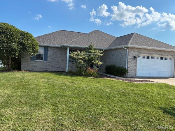 70 Bridgewater Lane , Highland, IL 62249