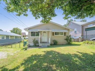 109 Valley Drive, Nitro, WV 25143