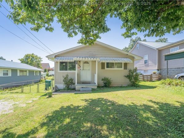 109 Valley Drive, Nitro, WV 25143
