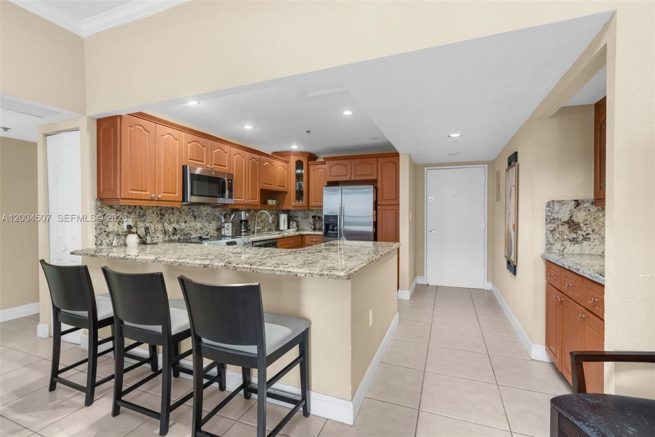 20505 E Country Club Dr , Unit PH-38, Aventura, FL 33180 Photo