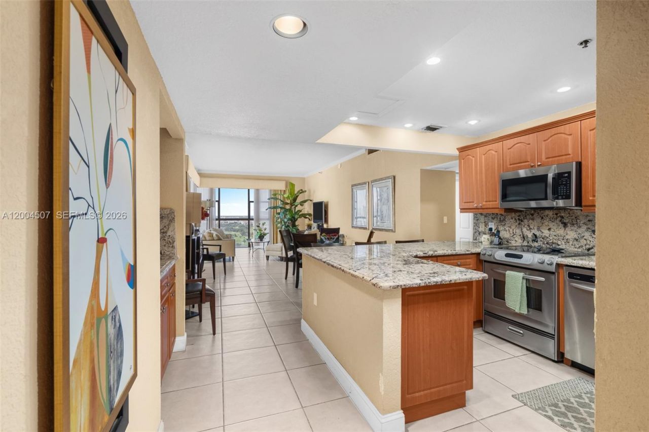 20505 E Country Club Dr , Unit PH-38, Aventura, FL 33180 Photo
