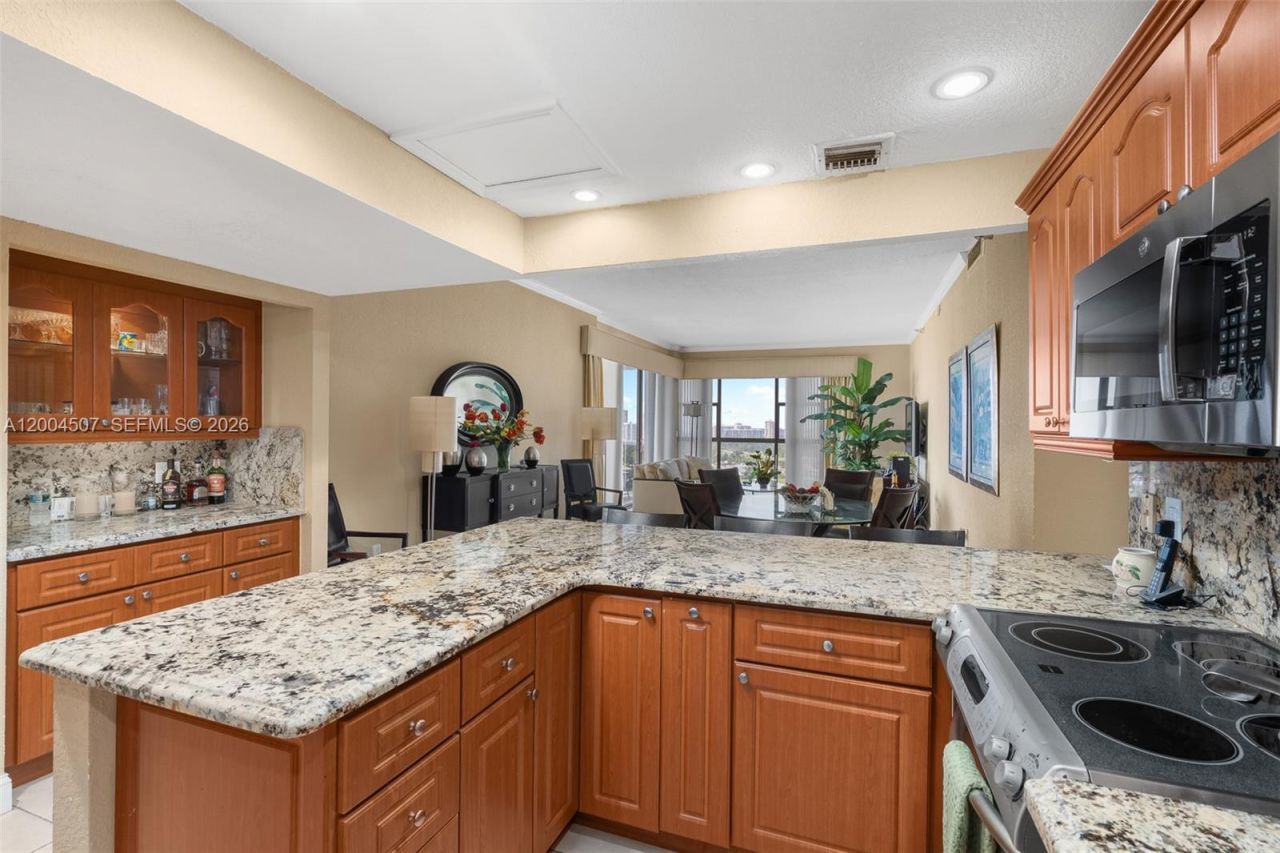 20505 E Country Club Dr , Unit PH-38, Aventura, FL 33180 Photo