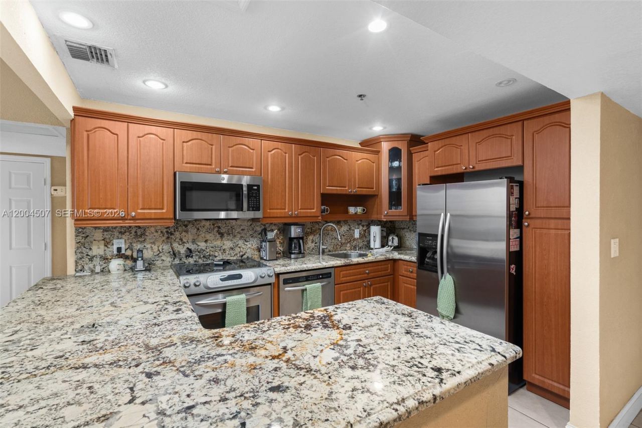 20505 E Country Club Dr , Unit PH-38, Aventura, FL 33180 Photo