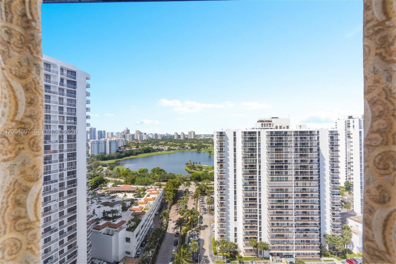 20505 E Country Club Dr , Unit PH-38, Aventura, FL 33180 Photo