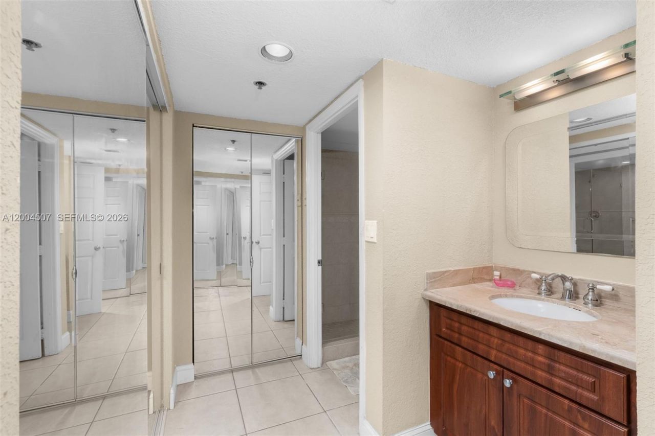 20505 E Country Club Dr , Unit PH-38, Aventura, FL 33180 Photo