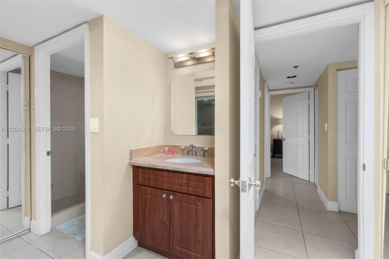 20505 E Country Club Dr , Unit PH-38, Aventura, FL 33180 Photo