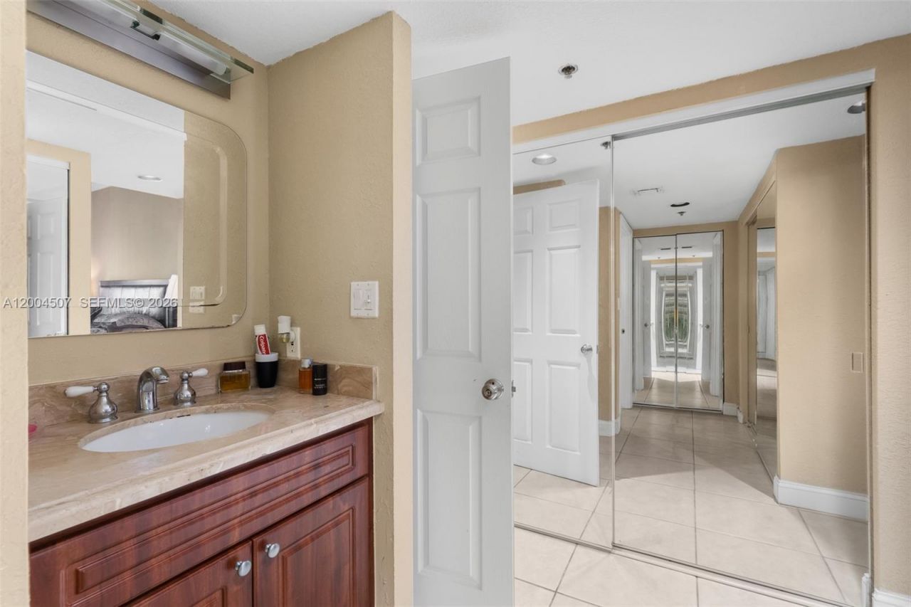 20505 E Country Club Dr , Unit PH-38, Aventura, FL 33180 Photo
