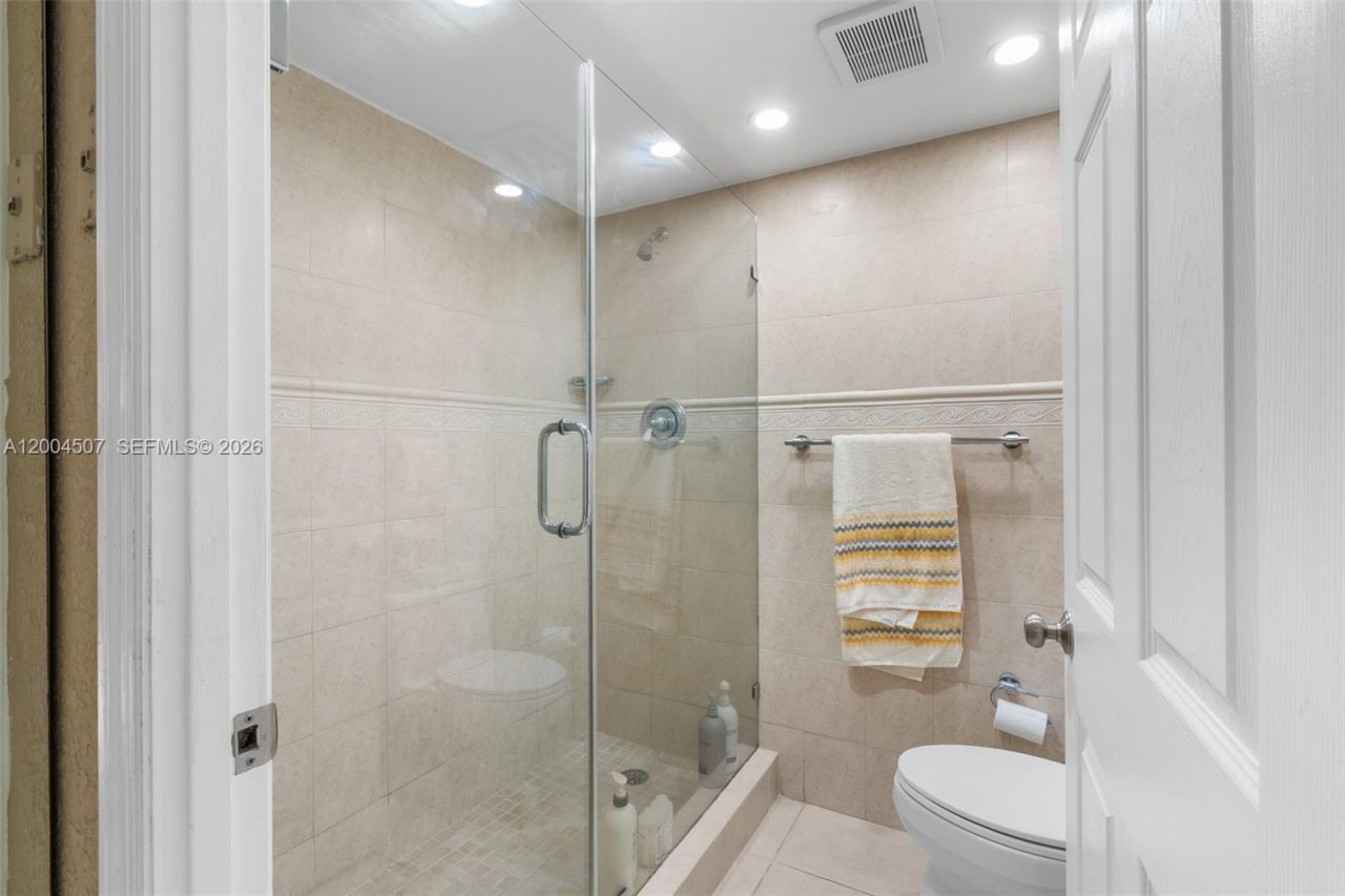20505 E Country Club Dr , Unit PH-38, Aventura, FL 33180 Photo