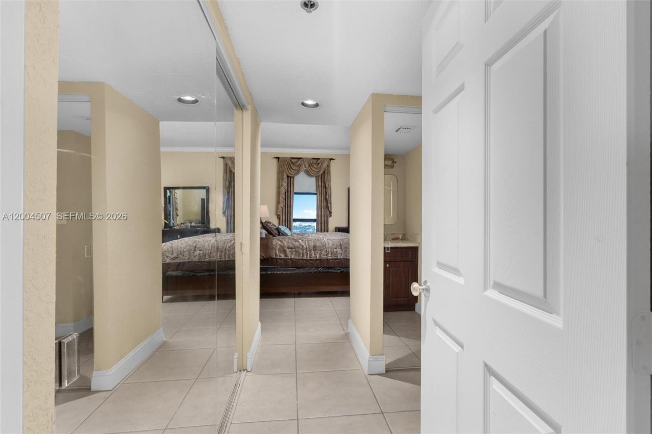 20505 E Country Club Dr , Unit PH-38, Aventura, FL 33180 Photo