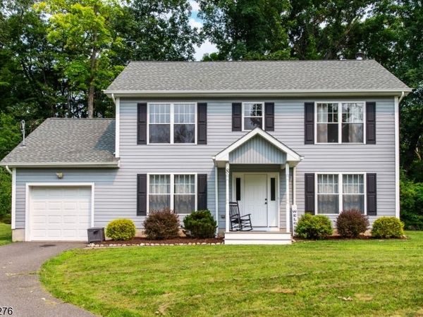 8 Spruce Dr, Green, NJ 07821