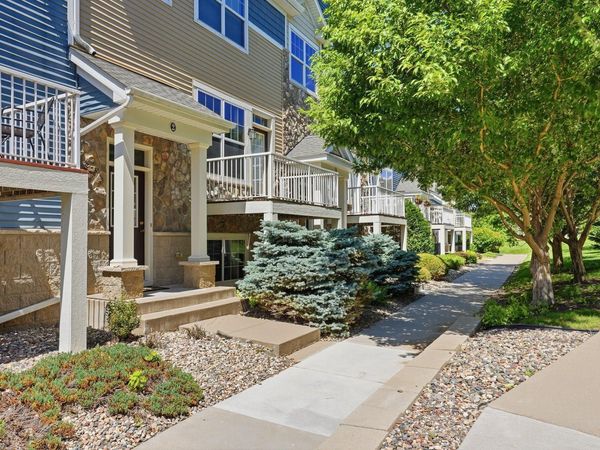 1842 Colonial Lane, Unit 2, Chanhassen, MN 55317