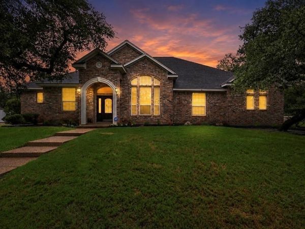100 Laurel Oaks Lane , Crawford, TX 76638