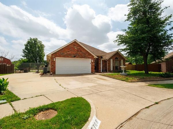 7708 Chandler Court , North Richland Hills, TX 76182