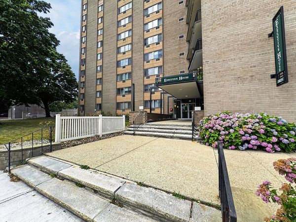 1025 Hancock St, Unit 8C, Quincy, MA 02169